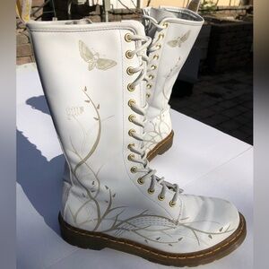 RARE Vintage Dr. Martens 14 eye tall white leather boots women’s size 9